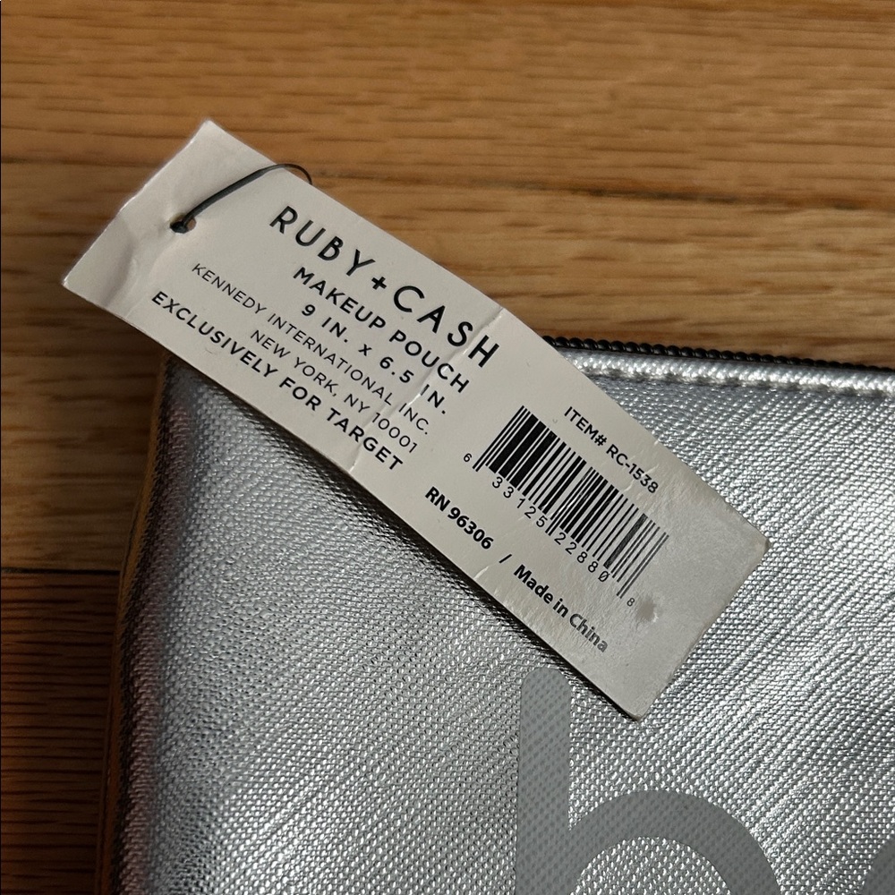 Ruby + Cash 'Born Extra' Pouch - Picture 2 of 5